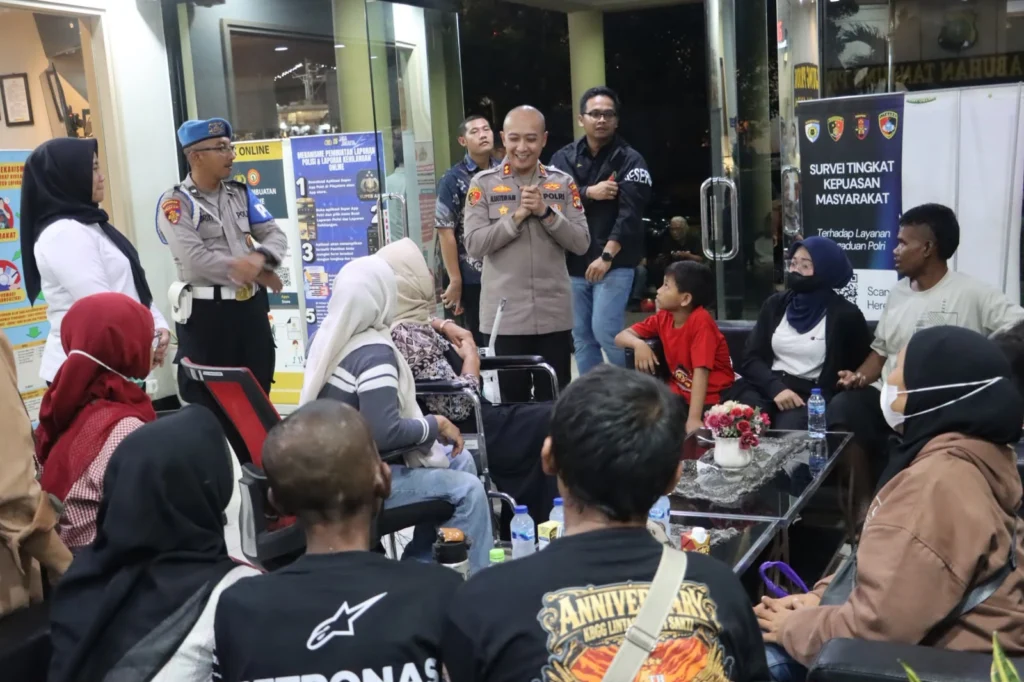 Portal Berita Indonesia dan Dunia Terkini Hari Ini, Update Harian Terbaru, Terlengkap, Tajam, Aktual dan Berimbang. Polres Priok Berikan Trauma Healing ke 4 ABK Korban Penganiayaan KM Maulana 23 - Teropong Rakyat