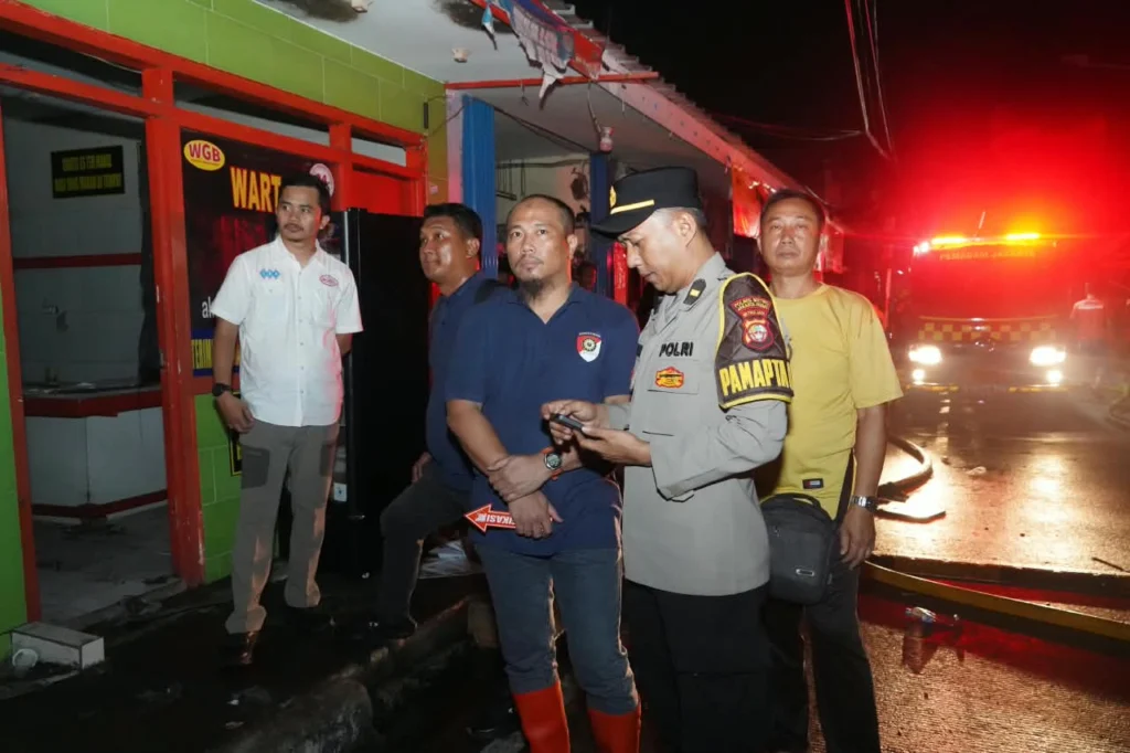 Kebakaran Hanguskan Sekitar 50 Bangunan di Kramat, Polisi Pastikan Tak Ada Korban Jiwa - Teropong Rakyat