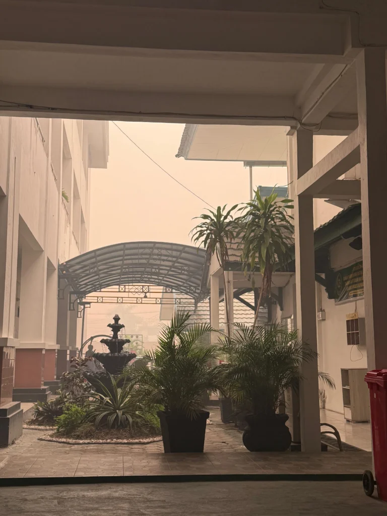 Portal Berita Indonesia dan Dunia Terkini Hari Ini, Update Harian Terbaru, Terlengkap, Tajam, Aktual dan Berimbang. Langit Merah Darah Kalteng: Karhutla Masih Mengamuk — Rakyat Tuntut Presiden Turun Langsung, Bukan Foto Saja - Teropong Rakyat