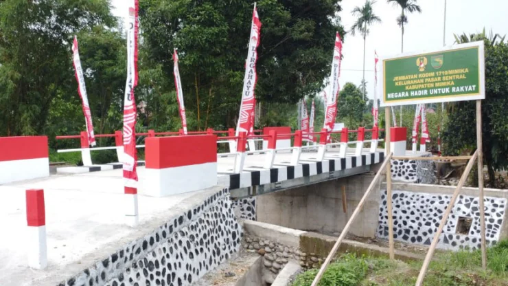 Portal Berita Indonesia dan Dunia Terkini Hari Ini, Update Harian Terbaru, Terlengkap, Tajam, Aktual dan Berimbang. Kodim 1710/Mimika Rampungkan 10 Titik Jembatan Beton Garuda Merah Putih di Kabupaten Mimika