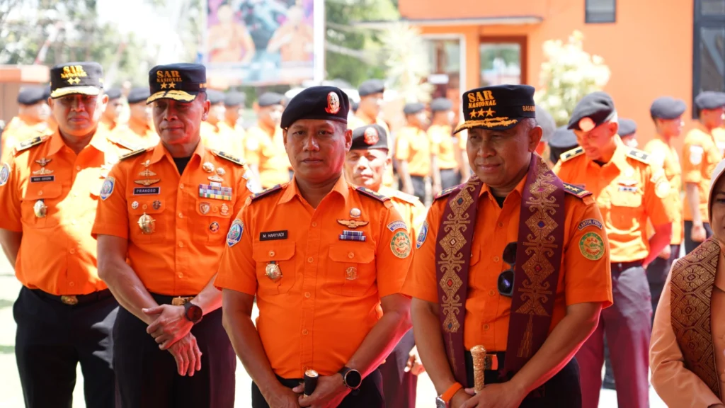 Portal Berita Indonesia dan Dunia Terkini Hari Ini, Update Harian Terbaru, Terlengkap, Tajam, Aktual dan Berimbang. Kabasarnas Tekankan Kesiapsiagaan dan Profesionalisme Personel di Kantor SAR Mataram - Teropong Rakyat