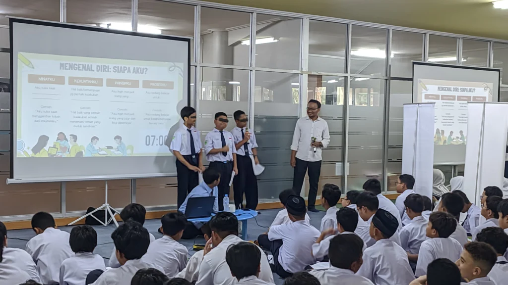Portal Berita Indonesia dan Dunia Terkini Hari Ini, Update Harian Terbaru, Terlengkap, Tajam, Aktual dan Berimbang. Dari Tokoh Anime, Murid Belajar Mengenal Diri dan Memahami Emosi - Teropong Rakyat