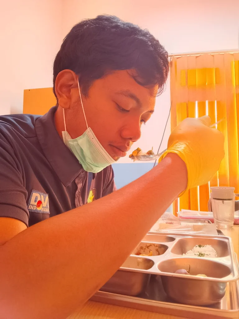 Portal Berita Indonesia dan Dunia Terkini Hari Ini, Update Harian Terbaru, Terlengkap, Tajam, Aktual dan Berimbang. Pastikan Keamanan Pangan MBG, Sidokkes Polres Pelabuhan Tanjung Priok Laksanakan Pemeriksaan Food Safety - Teropong Rakyat