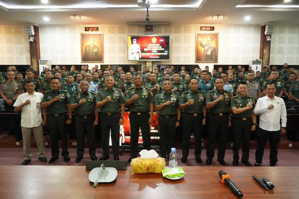 Portal Berita Indonesia dan Dunia Terkini Hari Ini, Update Harian Terbaru, Terlengkap, Tajam, Aktual dan Berimbang. Wapang TNI Tekankan Nilai Kepemimpinan kepada Pasis Dikreg ke-68 Seskoad - Teropong Rakyat