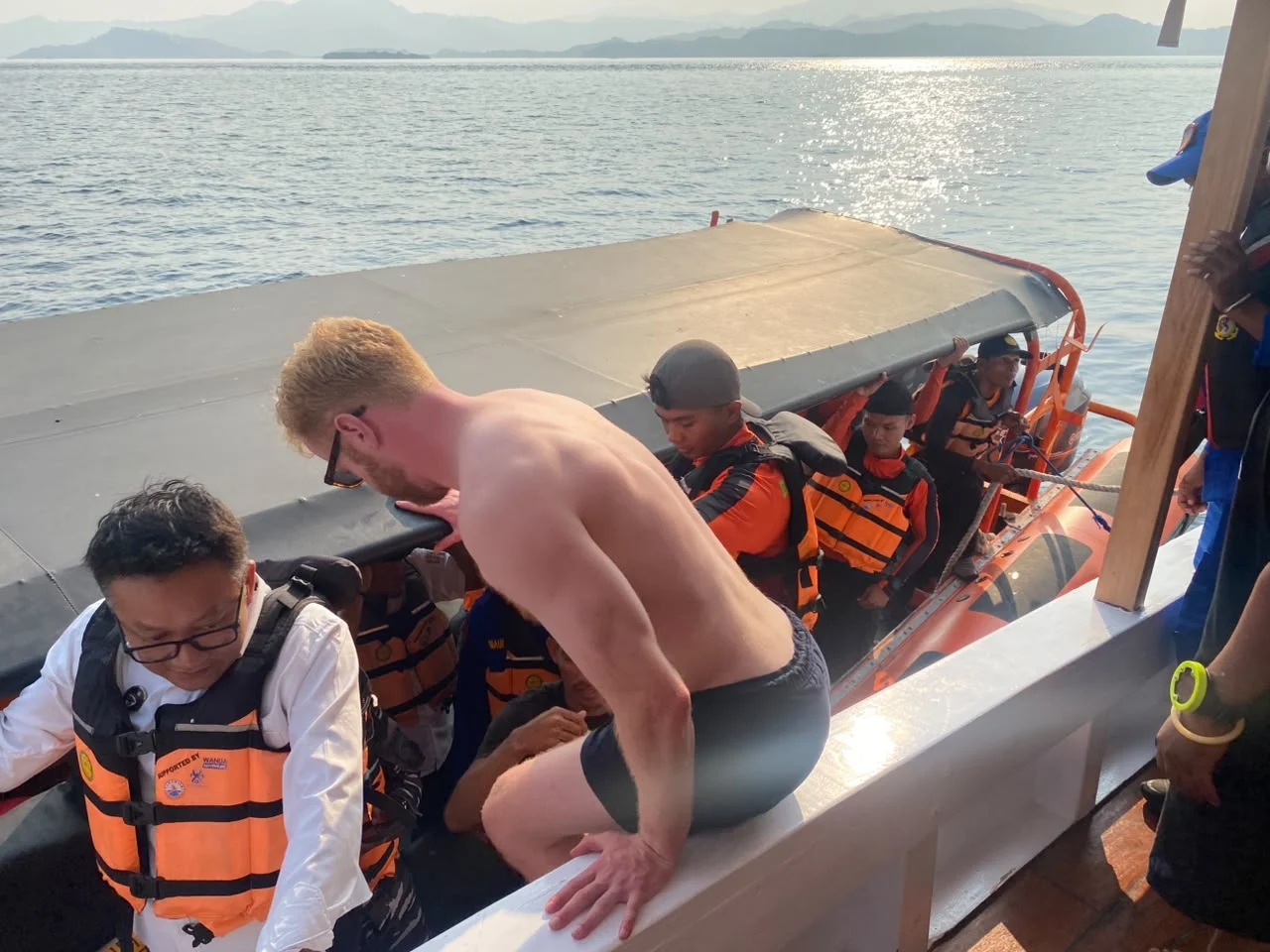 KM Wisata Feronia Tenggelam di Perairan Pulau Tatawa Labuan Bajo, 29 Orang Dievakuasi, 1 Masih Dicari - Teropong Rakyat
