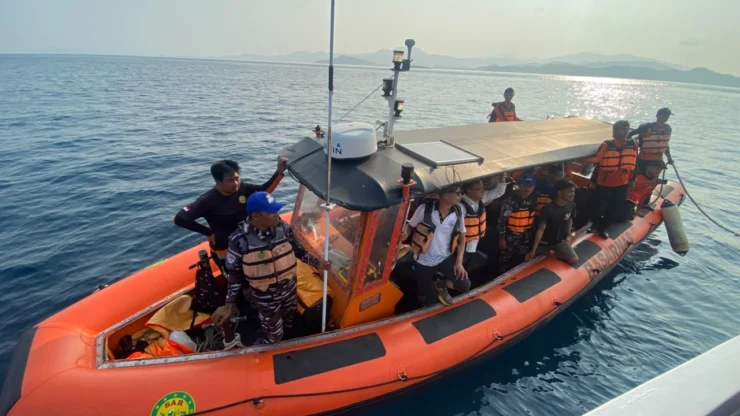 KM Wisata Feronia Tenggelam di Perairan Pulau Tatawa Labuan Bajo, 29 Orang Dievakuasi, 1 Masih Dicari