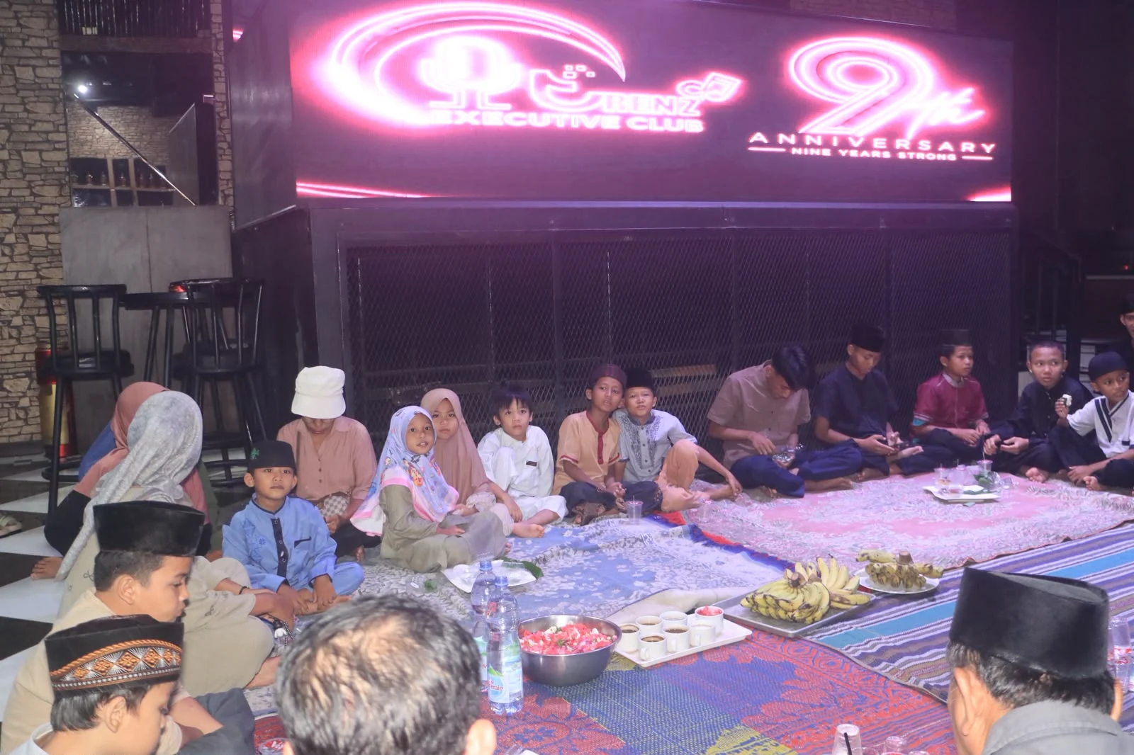 HUT ke-9, Trenz Executive Club Berbagi Berkah Santuni 50 Anak Yatim Piatu - Teropong Rakyat