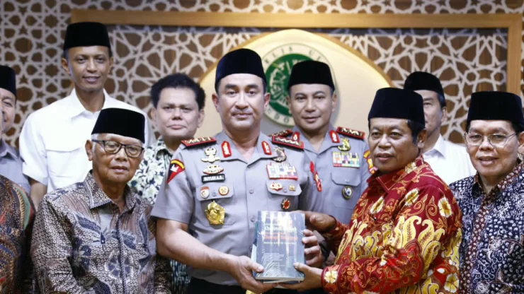 Portal Berita Indonesia dan Dunia Terkini Hari Ini, Update Harian Terbaru, Terlengkap, Tajam, Aktual dan Berimbang. Kapolri Silaturahmi dengan Pimpinan MUI, Perkuat Sinergi Jaga Keamanan dan Kerukunan