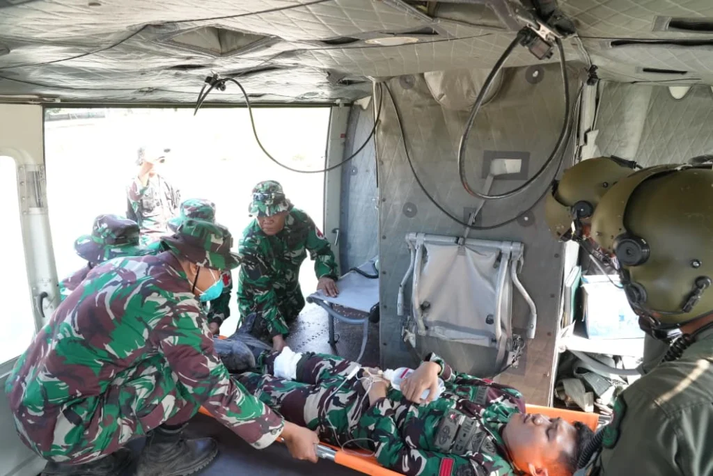 TNI Asah Kemampuan Evakuasi Medis Udara dengan Helikopter Bell 412 dalam Latgabma Keris Woomera 2026 - Teropong Rakyat