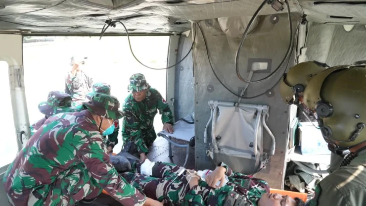 Portal Berita Indonesia dan Dunia Terkini Hari Ini, Update Harian Terbaru, Terlengkap, Tajam, Aktual dan Berimbang. TNI Asah Kemampuan Evakuasi Medis Udara dengan Helikopter Bell 412 dalam Latgabma Keris Woomera 2026