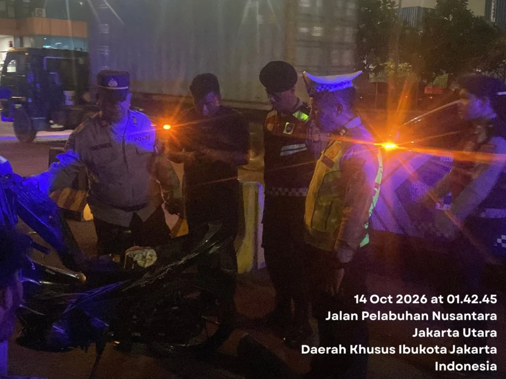Portal Berita Indonesia dan Dunia Terkini Hari Ini, Update Harian Terbaru, Terlengkap, Tajam, Aktual dan Berimbang. Polres Pelabuhan Tanjung Priok Gelar Patroli Cipta Kondisi dan Strongpoint, Antisipasi Gangguan Kamtibmas pada Dini Hari - Teropong Rakyat