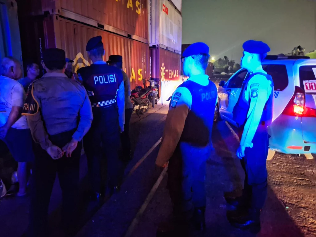 Portal Berita Indonesia dan Dunia Terkini Hari Ini, Update Harian Terbaru, Terlengkap, Tajam, Aktual dan Berimbang. Patroli Perintis Polres Pelabuhan Tanjung Priok Sisir Kawasan Pelabuhan, Antisipasi Tawuran dan Kejahatan Jalanan - Teropong Rakyat