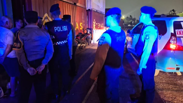 Portal Berita Indonesia dan Dunia Terkini Hari Ini, Update Harian Terbaru, Terlengkap, Tajam, Aktual dan Berimbang. Patroli Perintis Polres Pelabuhan Tanjung Priok Sisir Kawasan Pelabuhan, Antisipasi Tawuran dan Kejahatan Jalanan