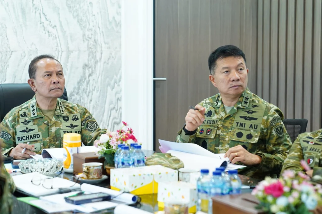 Portal Berita Indonesia dan Dunia Terkini Hari Ini, Update Harian Terbaru, Terlengkap, Tajam, Aktual dan Berimbang. Kasum TNI Pimpin Rakor Penanganan Karhutla dan Teknologi Modifikasi Cuaca - Teropong Rakyat