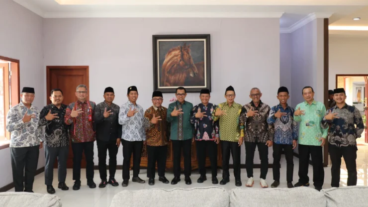 Portal Berita Indonesia dan Dunia Terkini Hari Ini, Update Harian Terbaru, Terlengkap, Tajam, Aktual dan Berimbang. Wali Kota Batu Siap Dukung Pengembangan Fasilitas SDIT LDII