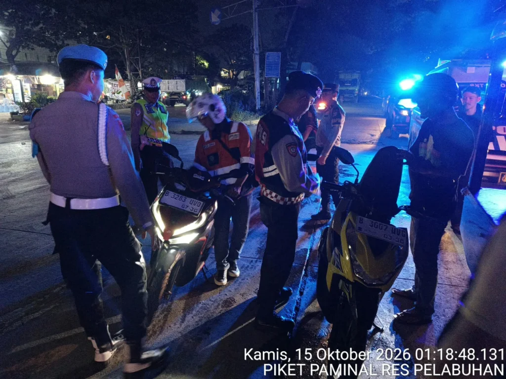 Portal Berita Indonesia dan Dunia Terkini Hari Ini, Update Harian Terbaru, Terlengkap, Tajam, Aktual dan Berimbang. Polres Pelabuhan Tanjung Priok Gelar Patroli Cipta Kondisi dan Strongpoint, Pastikan Kamtibmas Tetap Aman dan Kondusif - Teropong Rakyat