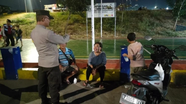 Bhabinkamtibmas Polsek Kawasan Kalibaru Sambangi Masyarakat Pelabuhan, Perkuat Kamtibmas dan Cegah Kriminalitas