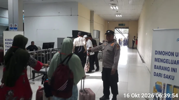 Polres Pelabuhan Tanjung Priok Laksanakan Pengamanan Debarkasi KM Kelud dari Batam, 1.415 Penumpang Turun dengan Aman dan Tertib