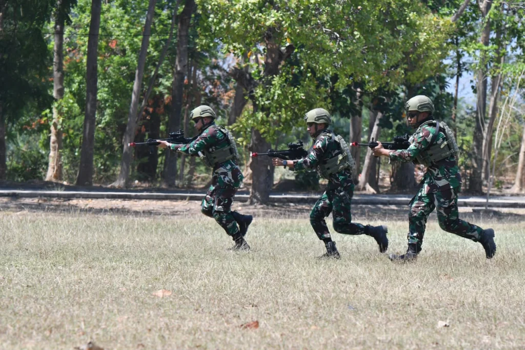 Portal Berita Indonesia dan Dunia Terkini Hari Ini, Update Harian Terbaru, Terlengkap, Tajam, Aktual dan Berimbang. TNI–ADF Laksanakan Latihan Move Patrol dan Ambus Tingkatkan Kemampuan Taktis di Keris Woomera 2026 - Teropong Rakyat
