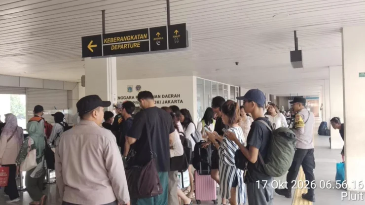 Polres Pelabuhan Tanjung Priok Laksanakan Pengamanan dan Pelayanan Wisatawan di Dermaga Kali Adem Menuju Kepulauan Seribu