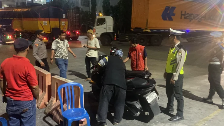 Portal Berita Indonesia dan Dunia Terkini Hari Ini, Update Harian Terbaru, Terlengkap, Tajam, Aktual dan Berimbang. Polres Pelabuhan Tanjung Priok Gelar Patroli Cipta Kondisi dan Strongpoint, Antisipasi Gangguan Kamtibmas