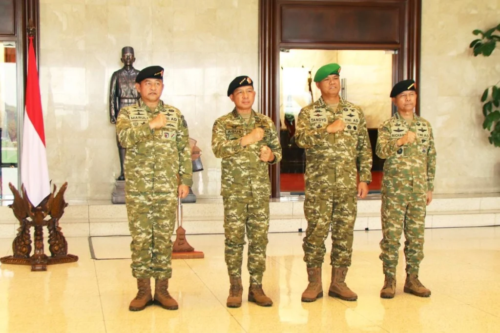 Estafet Kepemimpinan di Tubuh TNI Bergulir Pangkogabwilhan Il Hadiri Sertijab Wapang TNI Dan Kasad - Teropong Rakyat