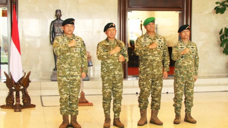 Estafet Kepemimpinan di Tubuh TNI Bergulir Pangkogabwilhan Il Hadiri Sertijab Wapang TNI Dan Kasad