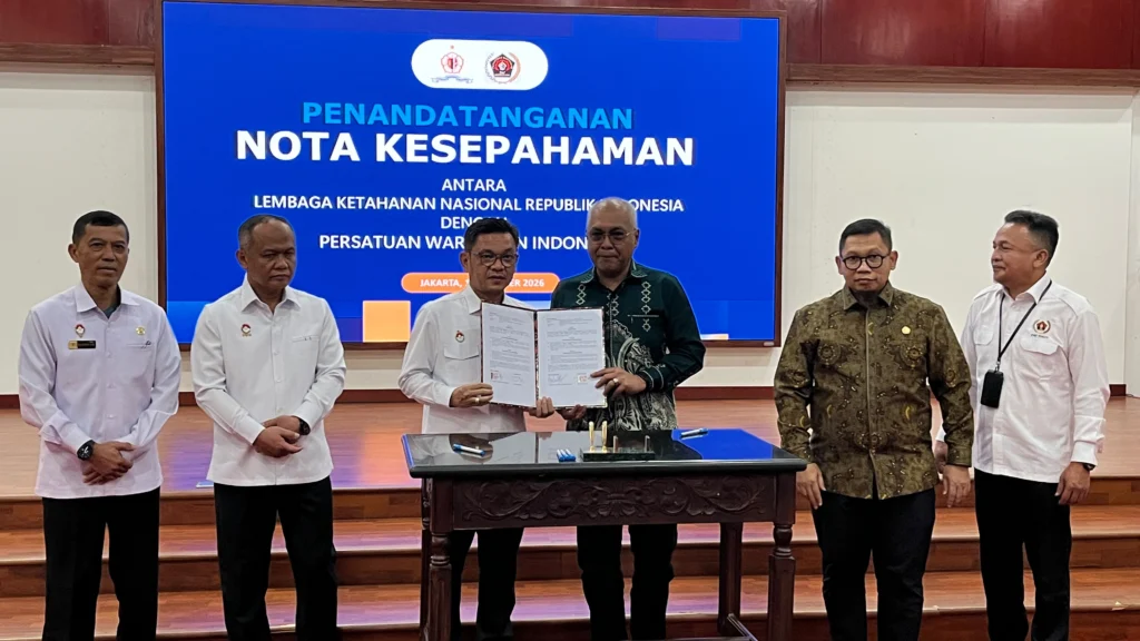 Portal Berita Indonesia dan Dunia Terkini Hari Ini, Update Harian Terbaru, Terlengkap, Tajam, Aktual dan Berimbang. Teken MOU, PWI Perkuat Sinergi dengan Lemhannas untuk Menjaga Ketahanan Nasional - Teropong Rakyat