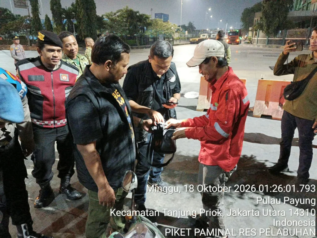 Portal Berita Indonesia dan Dunia Terkini Hari Ini, Update Harian Terbaru, Terlengkap, Tajam, Aktual dan Berimbang. Cegah Peredaran Narkoba dan Gangguan Kamtibmas, Polres Pelabuhan Tanjung Priok Gelar Patroli KRYD dan Strongpoint - Teropong Rakyat