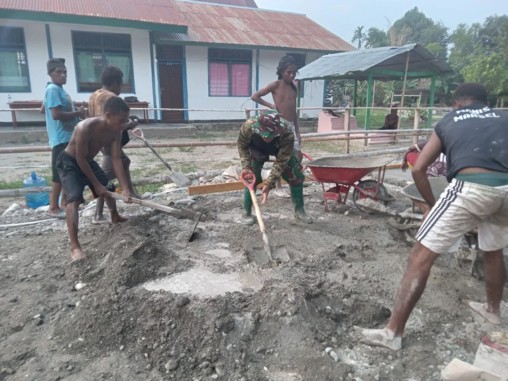 Portal Berita Indonesia dan Dunia Terkini Hari Ini, Update Harian Terbaru, Terlengkap, Tajam, Aktual dan Berimbang. Semangat Kebersamaan, Satgas TMMD dan Masyarakat Bergotong Royong Membangun Jalan Kampung Yamboi - Teropong Rakyat