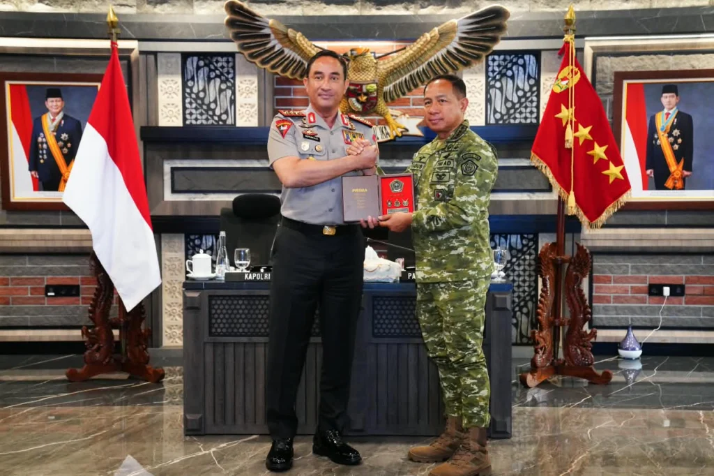 Portal Berita Indonesia dan Dunia Terkini Hari Ini, Update Harian Terbaru, Terlengkap, Tajam, Aktual dan Berimbang. Panglima TNI dan Kapolri Perkuat Soliditas dan Sinergi TNI-Polri - Teropong Rakyat