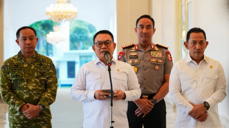Portal Berita Indonesia dan Dunia Terkini Hari Ini, Update Harian Terbaru, Terlengkap, Tajam, Aktual dan Berimbang. Panglima TNI Hadiri Ratas Penanganan Karhutla Pimpinan Presiden Prabowo Subianto
