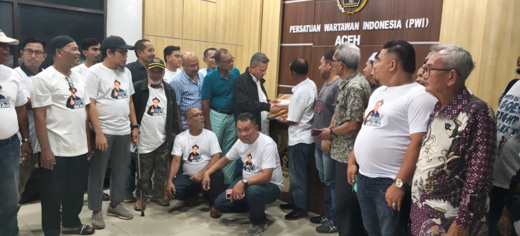 Sayuti Achmad Serahkan Surat Dukungan dari 15 Daerah untuk Maju Calon Ketua PWI Aceh - Teropong Rakyat