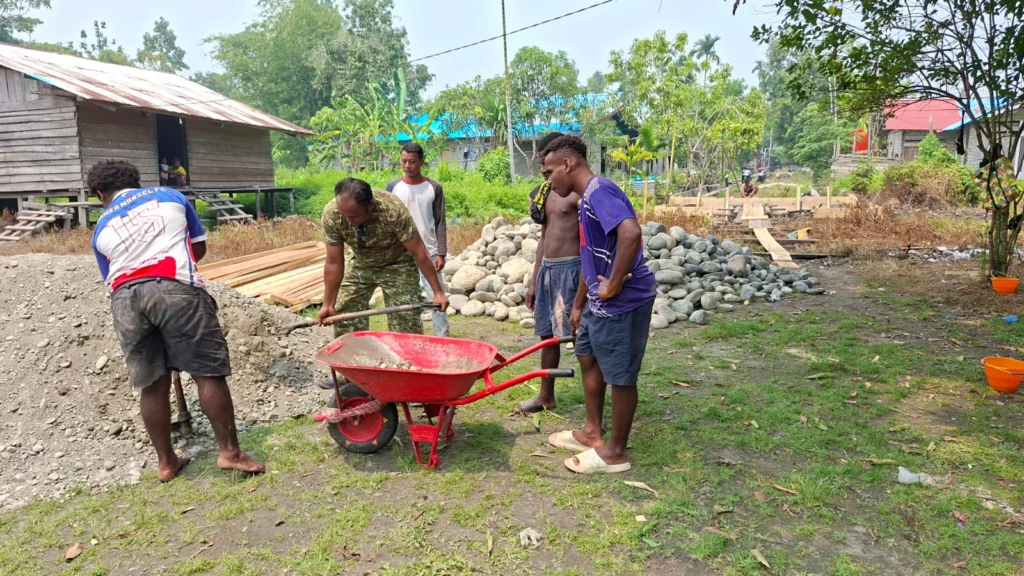 Pembangunan Jembatan Terus Dikebut, Satgas TMMD ke-130 Kodim 1808/Mansel Pasang Begisting Pondasi - Teropong Rakyat