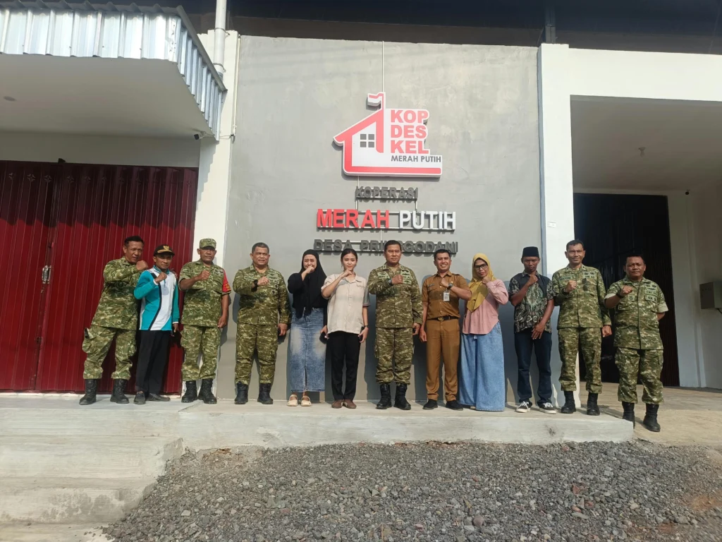 Portal Berita Indonesia dan Dunia Terkini Hari Ini, Update Harian Terbaru, Terlengkap, Tajam, Aktual dan Berimbang. Koramil Bantur Kawal Verifikasi KDKMP, Tiga Koperasi Desa Jadi Sasaran Peninjauan Tim TNI - Teropong Rakyat
