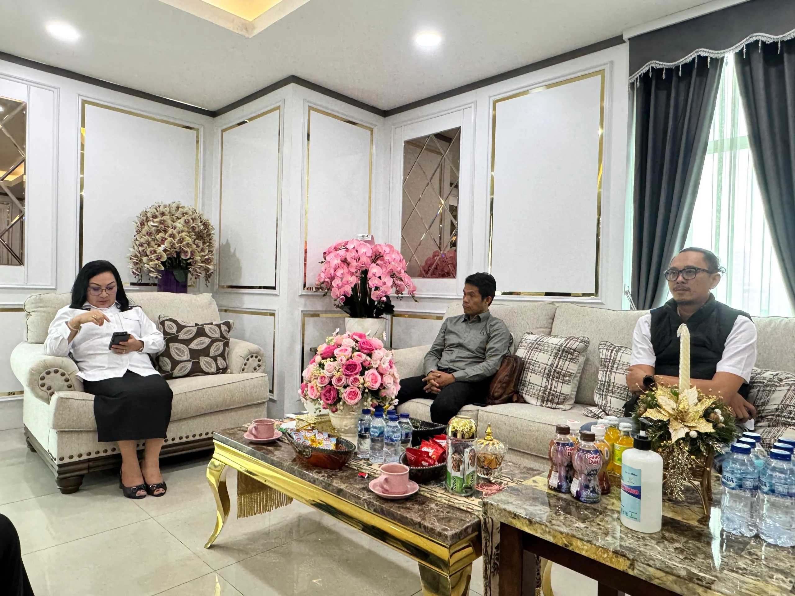 Portal Berita Indonesia dan Dunia Terkini Hari Ini, Update Harian Terbaru, Terlengkap, Tajam, Aktual dan Berimbang. Dirjen Bimas Kristen Dukung API dan Jelajah Budaya Pewarna ID - Teropong Rakyat