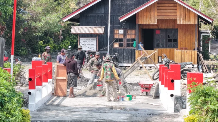 Kodim 1714/Puncak Jaya Jembatan Beton Merah Putih Tahap VII Ke-2 Resmi Digunakan Masyarakat Kampung Kulok Enggame Distrik Pagaleme
