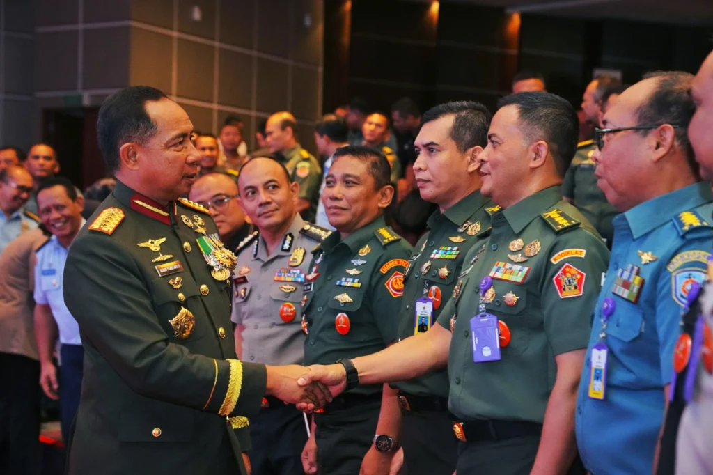 Portal Berita Indonesia dan Dunia Terkini Hari Ini, Update Harian Terbaru, Terlengkap, Tajam, Aktual dan Berimbang. Ceramah di Lemhannas RI, Panglima TNI Tegaskan Kesiapsiagaan TNI Hadapi Ancaman Multidimensi - Teropong Rakyat
