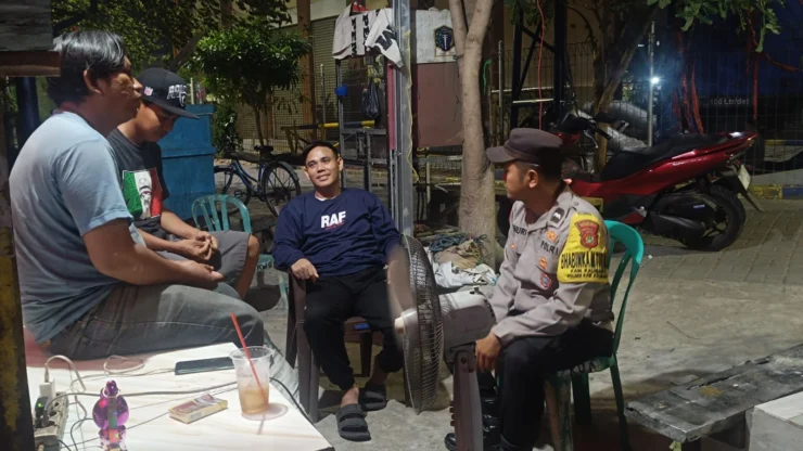 Bhabinkamtibmas Sambangi Warga Pelabuhan Kalibaru, Polres Pelabuhan Tanjung Priok Ajak Masyarakat Jaga Kamtibmas dan Waspadai Kebakaran