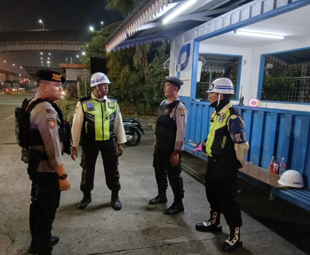 Portal Berita Indonesia dan Dunia Terkini Hari Ini, Update Harian Terbaru, Terlengkap, Tajam, Aktual dan Berimbang. Polres Pelabuhan Tanjung Priok Gelar Patroli Perintis Bersama Masyarakat, Antisipasi Kejahatan, Balap Liar, dan Tawuran - Teropong Rakyat