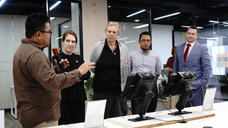Bidik Pengurangan Emisi Maritim, IMO dan Delegasi Jepang Tinjau Fasilitas Kendali Terpusat IPC TPK