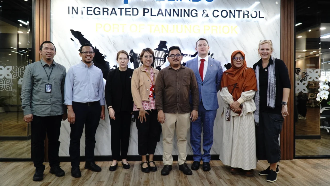 Bidik Pengurangan Emisi Maritim, IMO dan Delegasi Jepang Tinjau Fasilitas Kendali Terpusat IPC TPK - Teropong Rakyat