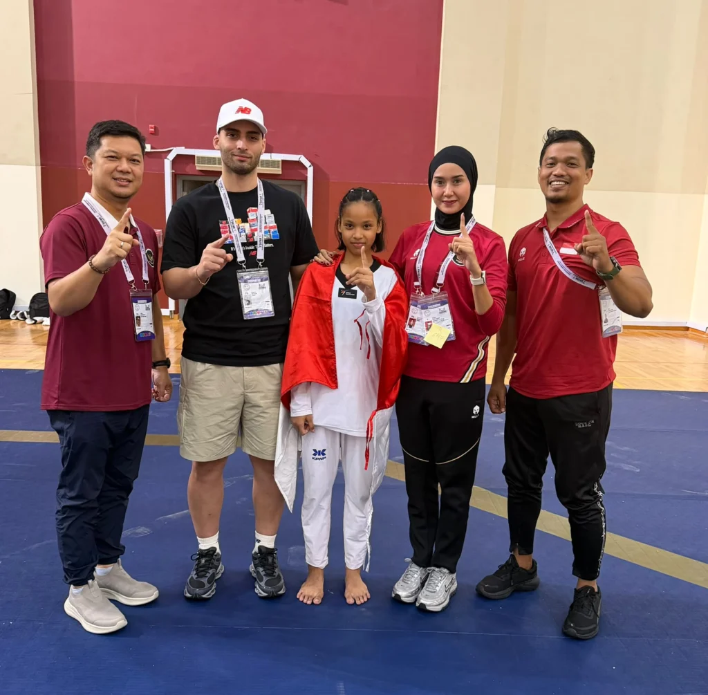 Portal Berita Indonesia dan Dunia Terkini Hari Ini, Update Harian Terbaru, Terlengkap, Tajam, Aktual dan Berimbang. Atlet Taekwondo Indonesia Meraih Medali Emas Kategori Cadet U47 Putri di Doha, Qatar - Teropong Rakyat