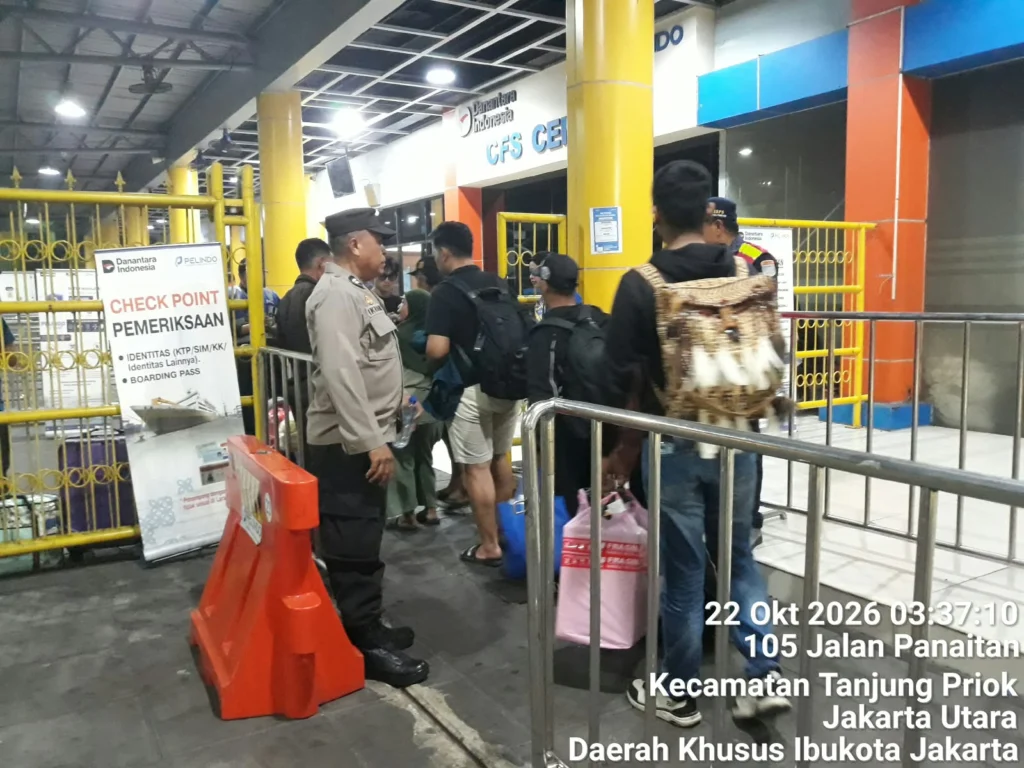 Portal Berita Indonesia dan Dunia Terkini Hari Ini, Update Harian Terbaru, Terlengkap, Tajam, Aktual dan Berimbang. Polres Pelabuhan Tanjung Priok Laksanakan Pelayanan dan Pengamanan Embarkasi Kapal KM. Gunung Dempo - Teropong Rakyat