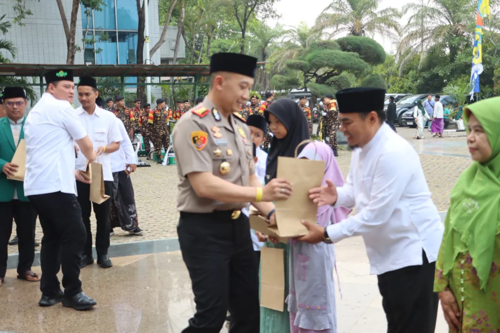 Portal Berita Indonesia dan Dunia Terkini Hari Ini, Update Harian Terbaru, Terlengkap, Tajam, Aktual dan Berimbang. Kapolres Pelabuhan Tanjung Priok Hadiri Apel Hari Santri Nasional 2026 di Jakarta Utara, Perkuat Sinergi Ulama dan Umara - Teropong Rakyat