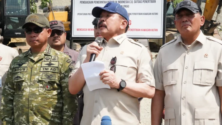 Portal Berita Indonesia dan Dunia Terkini Hari Ini, Update Harian Terbaru, Terlengkap, Tajam, Aktual dan Berimbang. Panglima TNI Tinjau Penertiban Kawasan Hutan di Nabire