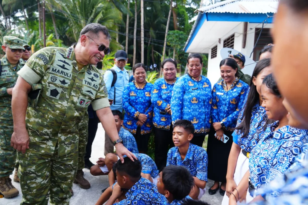 Wapang TNI Tinjau Perbatasan dan Pembangunan Infrastruktur di Miangas - Teropong Rakyat