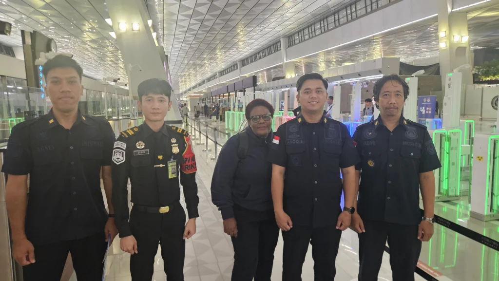 Portal Berita Indonesia dan Dunia Terkini Hari Ini, Update Harian Terbaru, Terlengkap, Tajam, Aktual dan Berimbang. Imigrasi Malang Tindak Lanjuti Deportasi Warga Negara Kenya - Teropong Rakyat