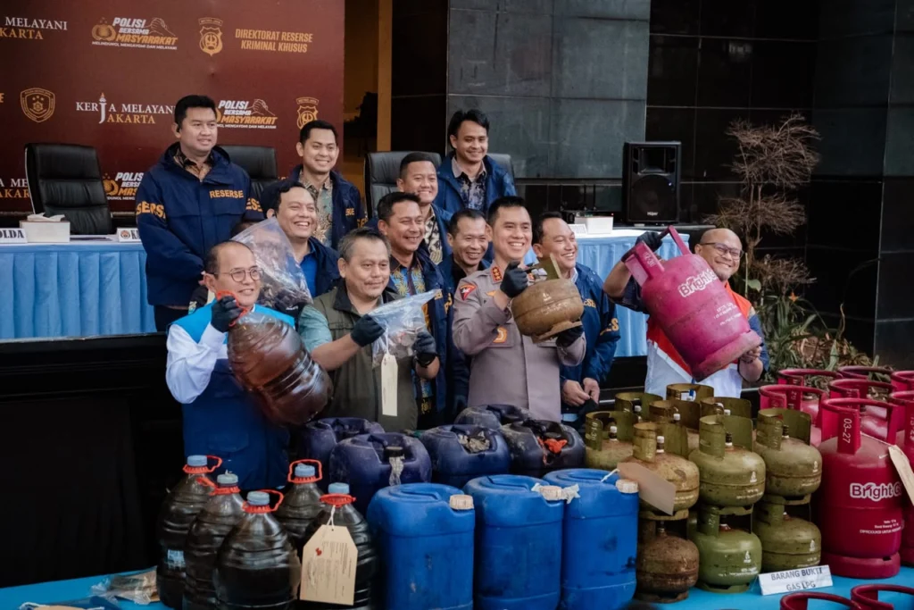 Portal Berita Indonesia dan Dunia Terkini Hari Ini, Update Harian Terbaru, Terlengkap, Tajam, Aktual dan Berimbang. Lindungi Hak dan Keselamatan Warga, Polda Metro Jaya Tertibkan Penyalahgunaan LPG Bersubsidi - Teropong Rakyat