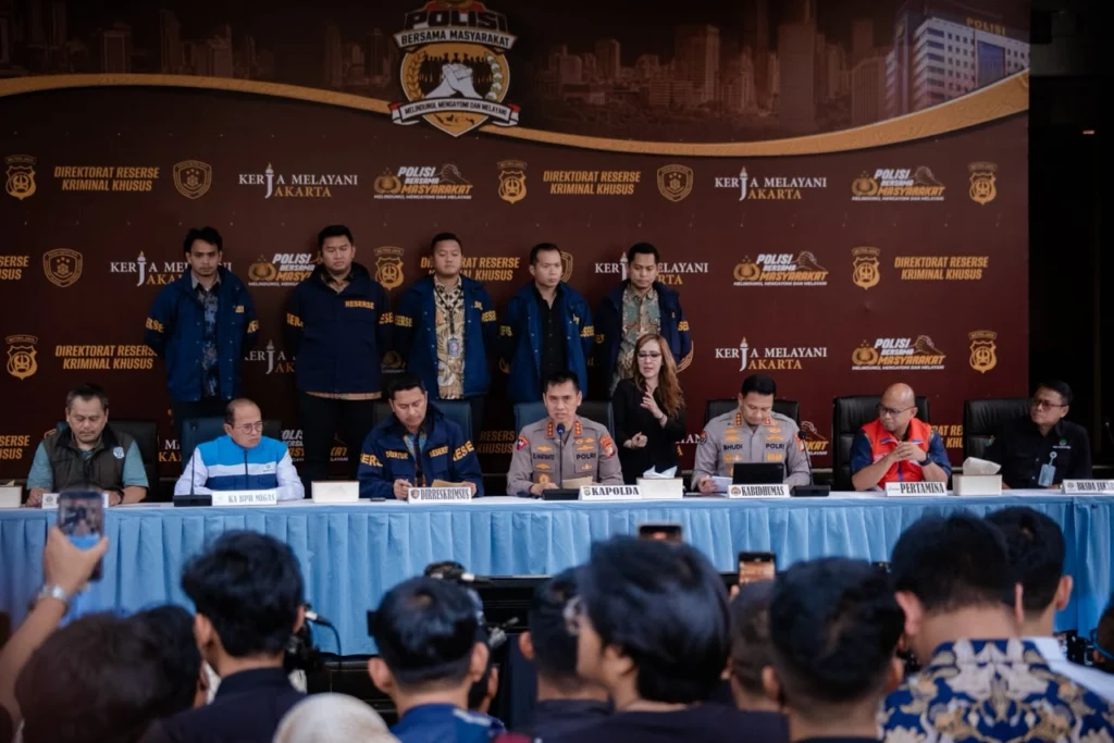 Portal Berita Indonesia dan Dunia Terkini Hari Ini, Update Harian Terbaru, Terlengkap, Tajam, Aktual dan Berimbang. Polda Metro Jaya Perkuat Perlindungan Sumber Daya Alam melalui Penanganan 54 Ton Galena Mengandung Tembaga - Teropong Rakyat